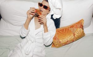 Głód fizyczny a głód emocjonalny pizza jedzenie