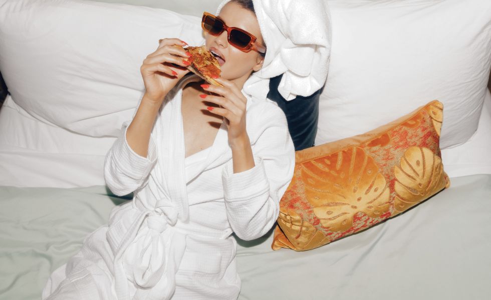 Głód fizyczny a głód emocjonalny pizza jedzenie